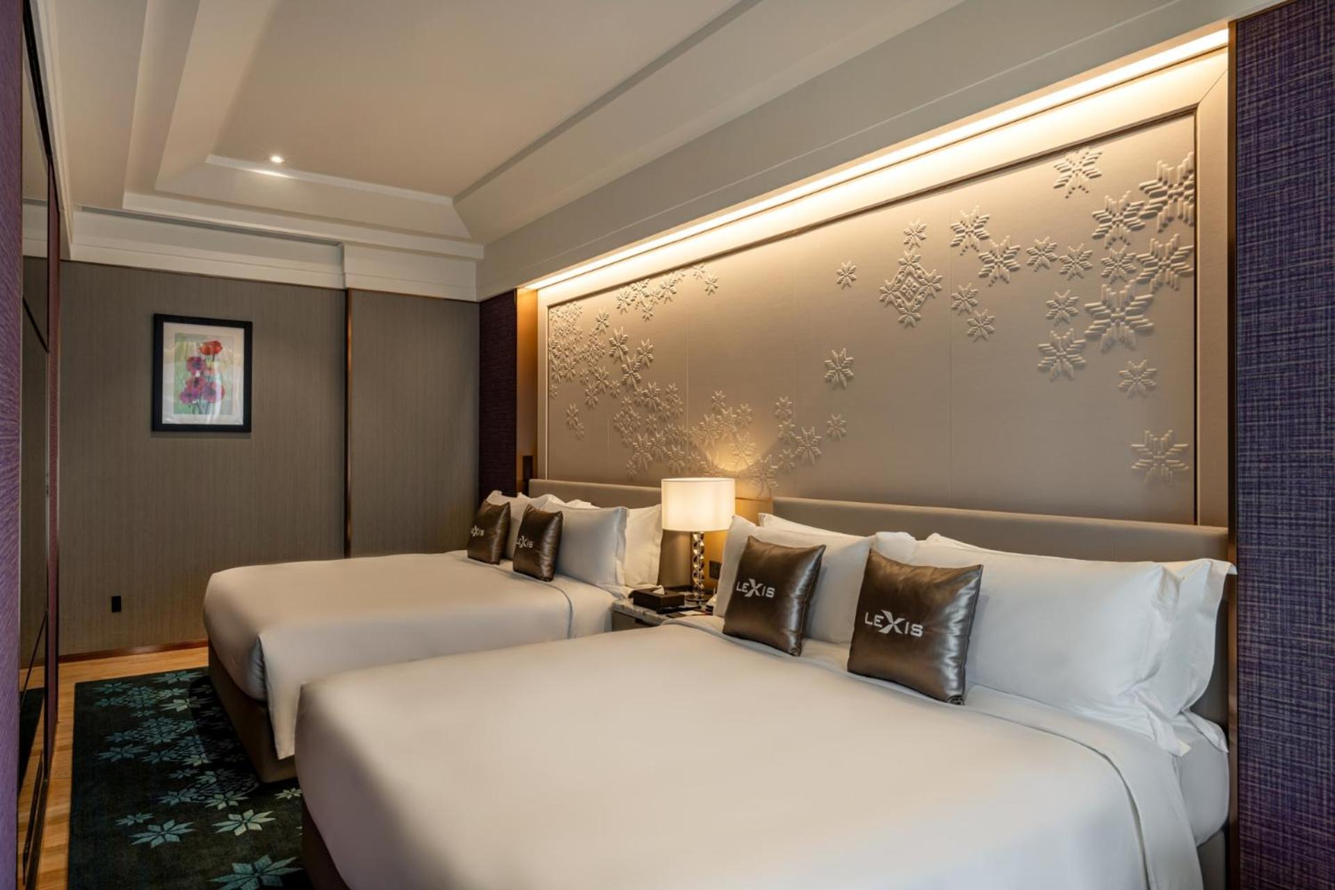 Premium Pool Suite Twin King