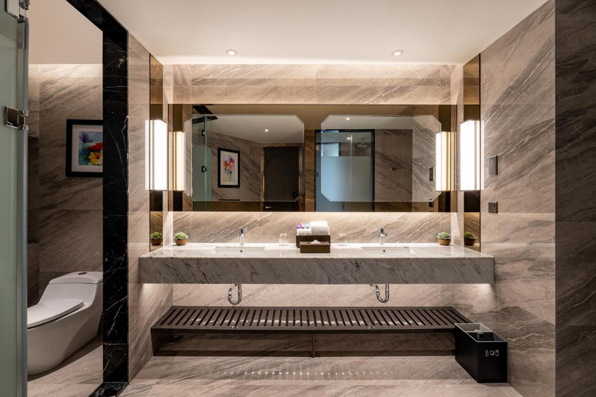 Panorama Pool Club Suite Twin King