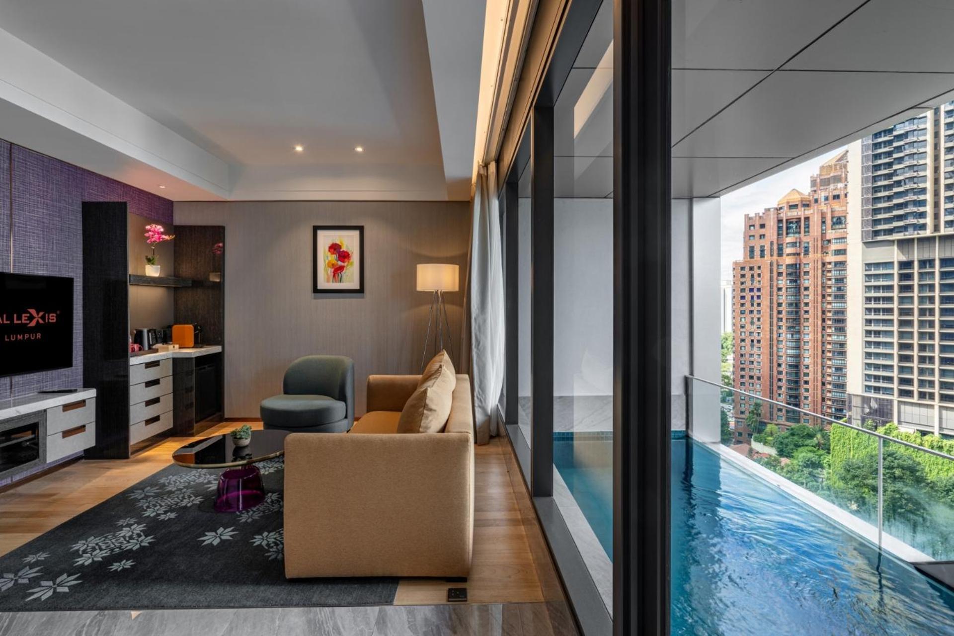 Panorama Pool Club Suite Twin King
